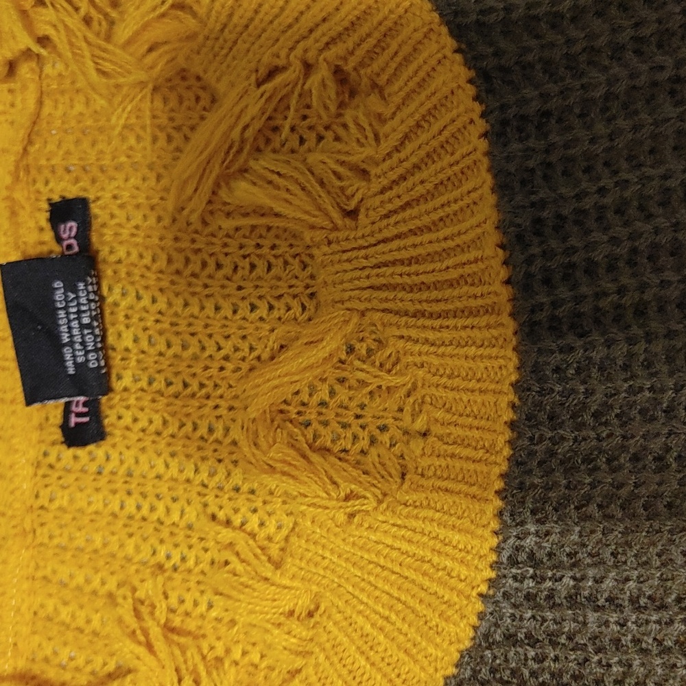 😎 Trendy Threads Sweater - Picture 12 of 12